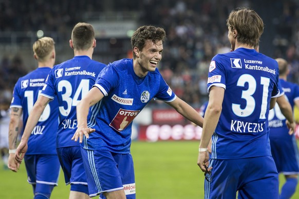 Jubel bei den Luzernern mit Shkelqim Demhasaj, Mitte, beim Super League Meisterschaftsspiel zwischen dem FC Luzern und dem FC Lugano am Samstag, 5. Mai 2018, in der Swissporarena in Luzern. (KEYSTONE/ ...