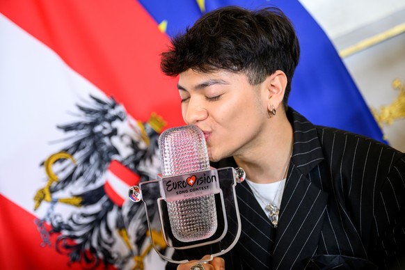epa12116016 Austrian singer-songwriter Johannes Pietsch, known by the stage name JJ, kisses the glass microphone trophy after a press statement in Vienna, Austria, 19 May 2025. JJ won the 69th Eurovis ...