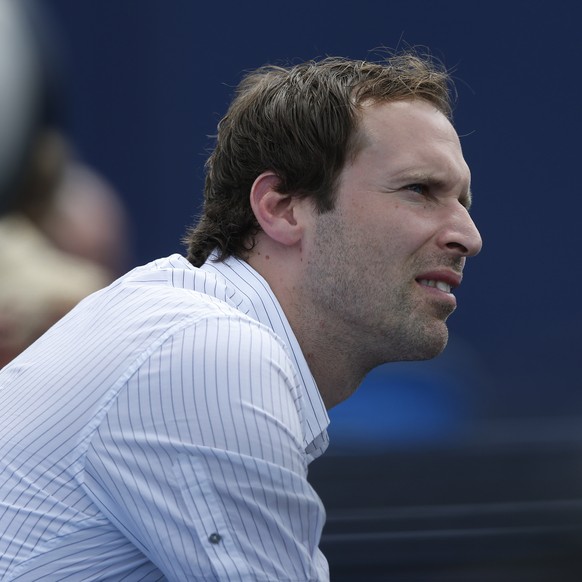 Chelsea&#039;s Czech Republic soccer goalkeeper Petr Cech watches Radek Stepanek of Czech Republic play against Kevin Anderson of South Africa during their Queen&#039;s Club grass court championships  ...