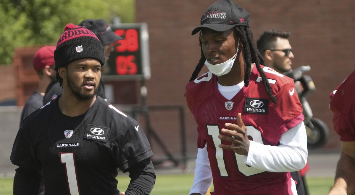 Arizona Cardinals quarterback Kyler Murray talks to wide receiver DeAndre Hopkins (10) during NFL football practice, Wednesday, June 2, 2021, in Tempe, Ariz. (AP Photo/Rick Scuteri)