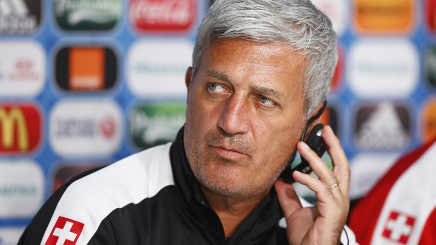 Football Soccer - EURO 2016 -Switzerland News Conference - Stade Pierre Mauroy - Lille, France 18/6/16 Switzerland&#039;s coach Vladimir Petkovic attends a news conference REUTERS/UEFA/Handout via REU ...