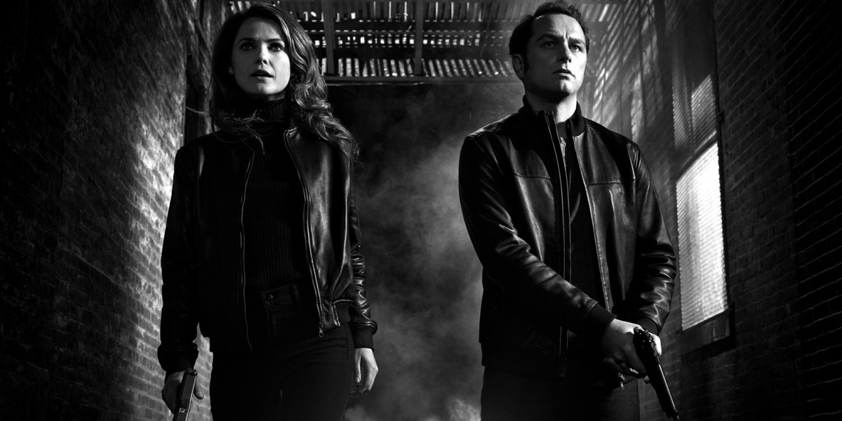 THE AMERICANS -- Pictured: (L-R) Keri Russell as Elizabeth Jennings, Matthew Rhys as Philip Jennings. CR: James Minchin/FX