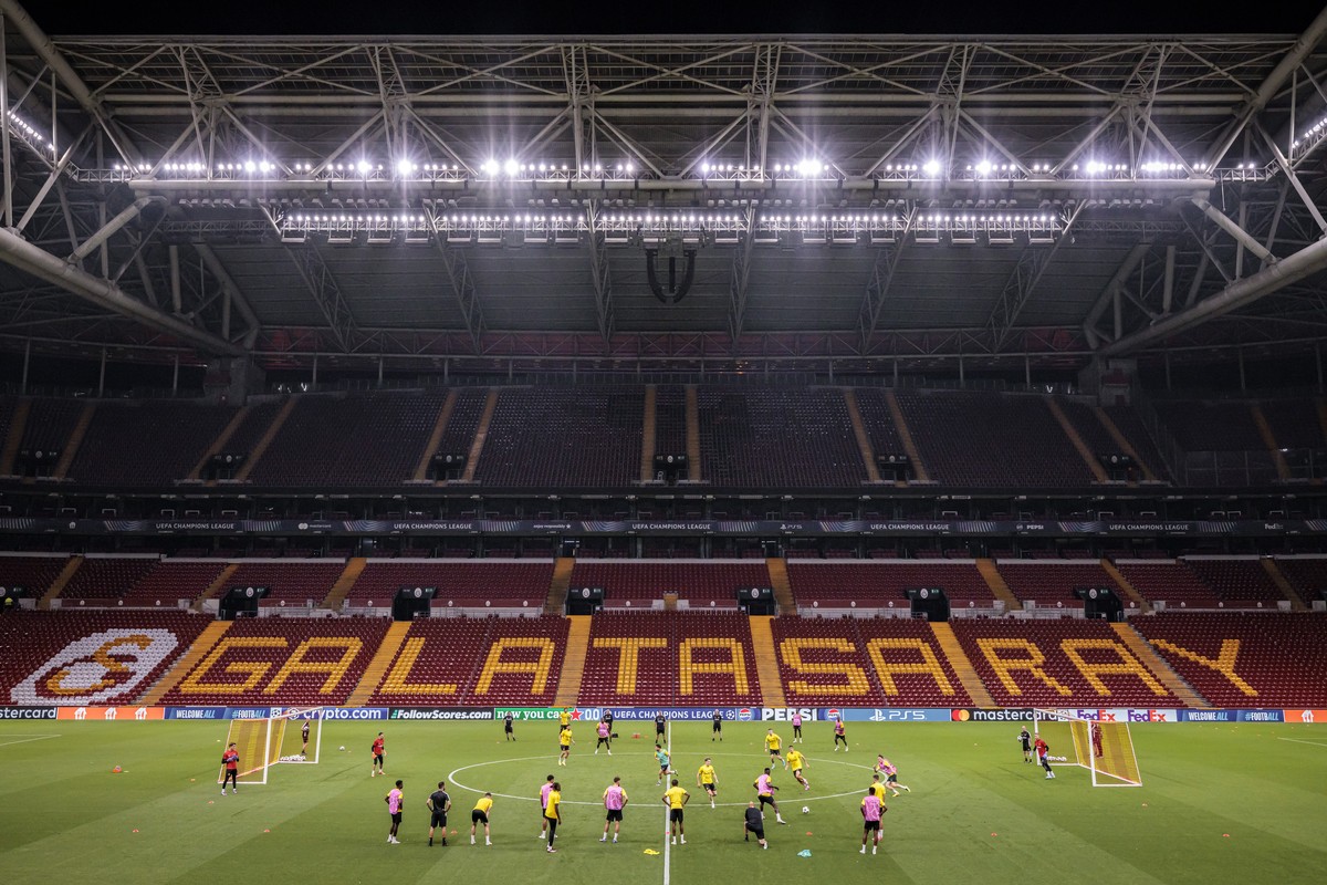 epa11566053 YB's players attend a training session in Istanbul, Trukey 26 August 2024. BSC Young Boys will play against Galatasaray SK in their UEFA Champions League playoff second leg soccer mat ...