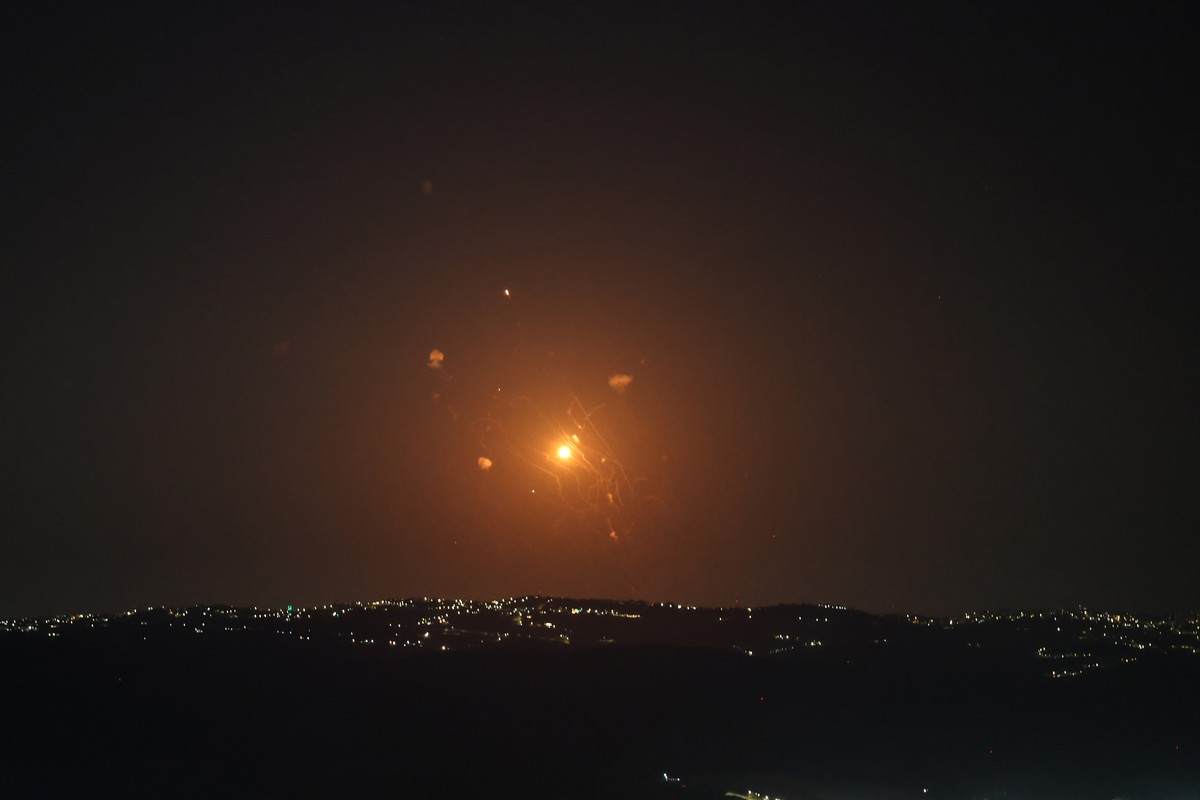 epa13224078 Jordanian air defenses reportedly intercept missiles launched from Iran, as seen from the Israeli side of the Jordan Valley, 09 September 2026. Iran's Islamic Revolutionary Guard Corp ...