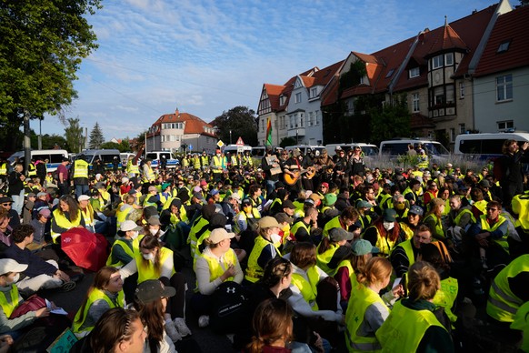 Protesters gather before a party convention of Alternative for Germany, or AfD in Erfurt, Germany, Saturday, July 4, 2026. (AP Photo/Ebrahim Noroozi)
Germany Far Right