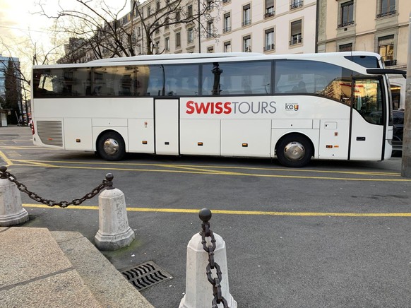 Die Ähnlichkeit des roten Swiss-Schriftzugs passt der gleichnamigen Airline gar nicht. Nun musste die Genfer Reisefirma reagieren.
