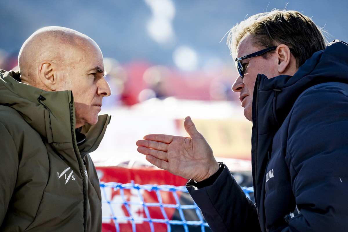 KEYPIX - Johan Eliasch, left, President of the International Ski Federation, (FIS) talks with Urs Lehmann, right CEO of the the International Ski Federation, (FIS) during the women's Downhill rac ...