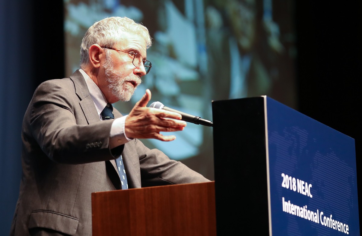 epa06846135 Nobel Prize-winning economist Paul Krugman delivers a keynote speech at an international conference on South Korea's national economy at a hotel in Seoul, South Korea, 28 June 2018. E ...