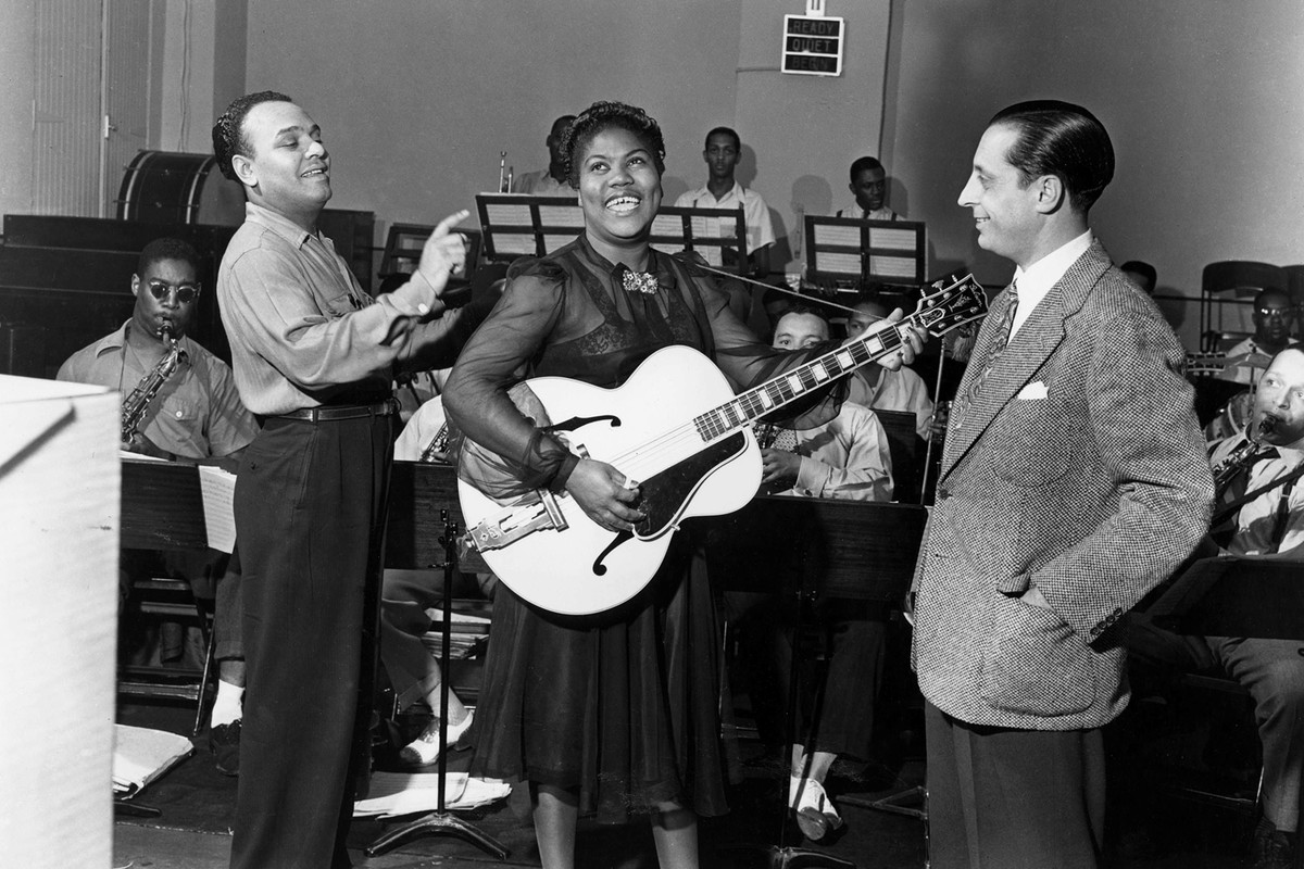 Sister Rosetta Tharpe Lucky Millinder, Moe Gayle 1941 Gospel Rhythm'n'Blues gitarre http://afropolitain-magazine.com/sister-rosetta-tharpe-the-godmother-of-rock-and-roll/