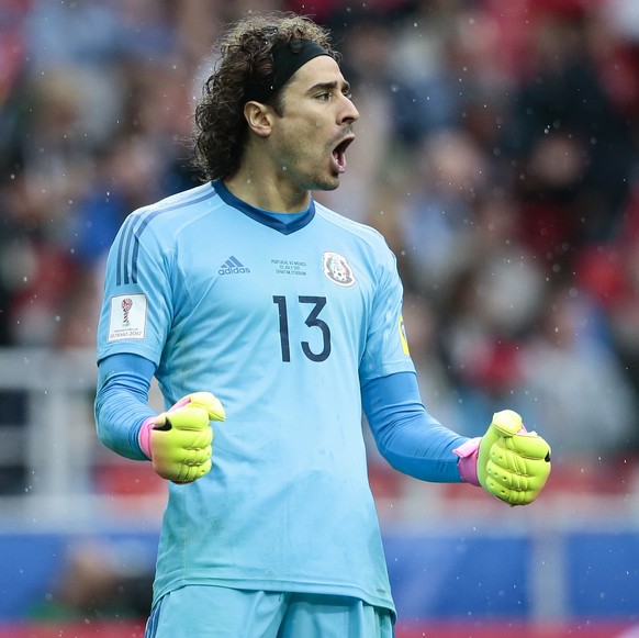 ARCHIV  ZU DEN TEAM-PORTRAITS DER GRUPPE F AN DER WM 2018 IN RUSSLAND STELLEN WIR IHNEN FOLGENDES BILDMATERIAL ZUR VERFUEGUNG - Mexico goalkeeper Guillermo Ochoa celebrates his side&#039;s first goal ...