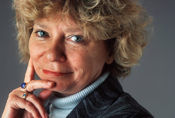 ARCHIV - Christiane Brunner, Gewerkschaftspraesidentin aus Genf (GE), seit 1995 Staenderatin der SP, aufgenommen im Bundeshaus im Dezember 1999. Die Gewerkschafterin und fruehere SP-Praesidentin Chris ...