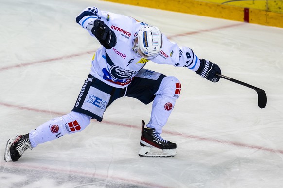 L&#039;attaquant tessinois Laurent Dauphin, laisse eclater sa joie, lors du match du championnat suisse de hockey sur glace de National League LNA, entre le Geneve Servette HC et le HC Ambri-Piotta, c ...