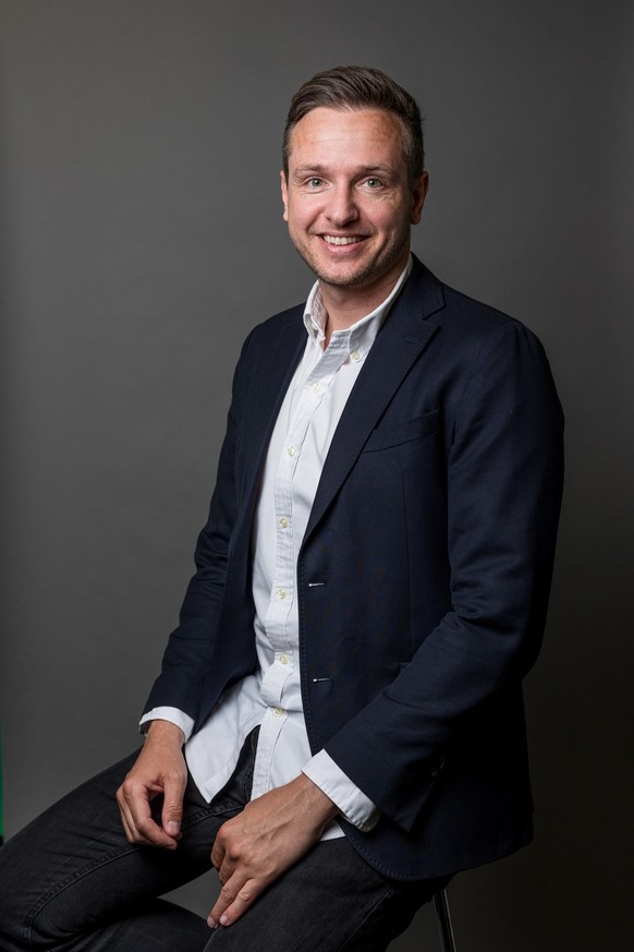 Das Verkaufsteam von watson. Fotografiert am 2. April 2025 in Zürich. 
Im Bild: Raffael Huez