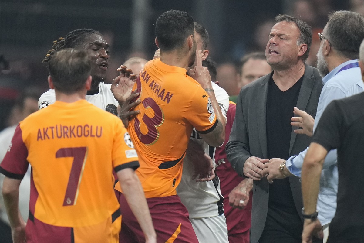 Galatasaray's Gokdeniz Gurpuz, center, argues with Young Boys' head coach Patrick Rahmen, during the Champions League play-off second leg soccer match between Galatasaray and Young Boys in I ...