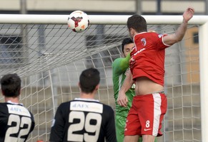 Semjenovic bringt die Gäste aus Biel in Lugano mit 1:0 in Führung.