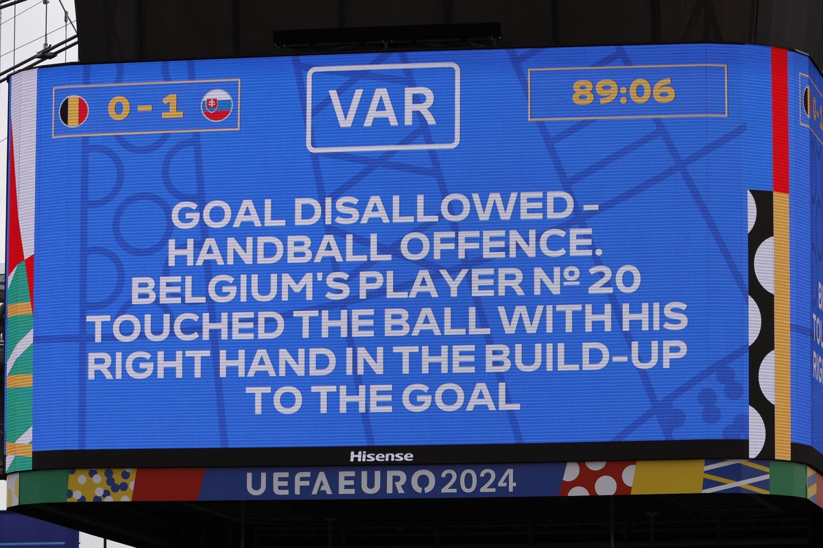 epa11418483 An electronic display shows the VAR decision during the UEFA EURO 2024 group E match between Belgium and Slovakia, in Frankfurt Main, Germany, 17 June 2024. EPA/ROBERT GHEMENT