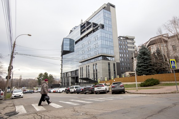 epa11809301 A woman crosses the street near the Moldovagaz building in Chisinau, Moldova, 06 January 2025. Russian energy giant Gazprom suspended natural gas supplies to Moldova as of 01 January 2025, ...