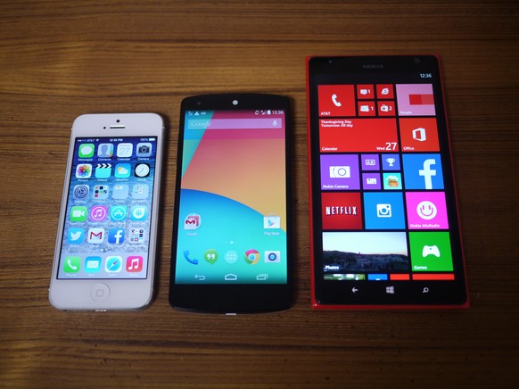 Grössenvergleich: iPhone (4 Zoll), Nexus (5 Zoll), Nokia Lumia (6 Zoll)