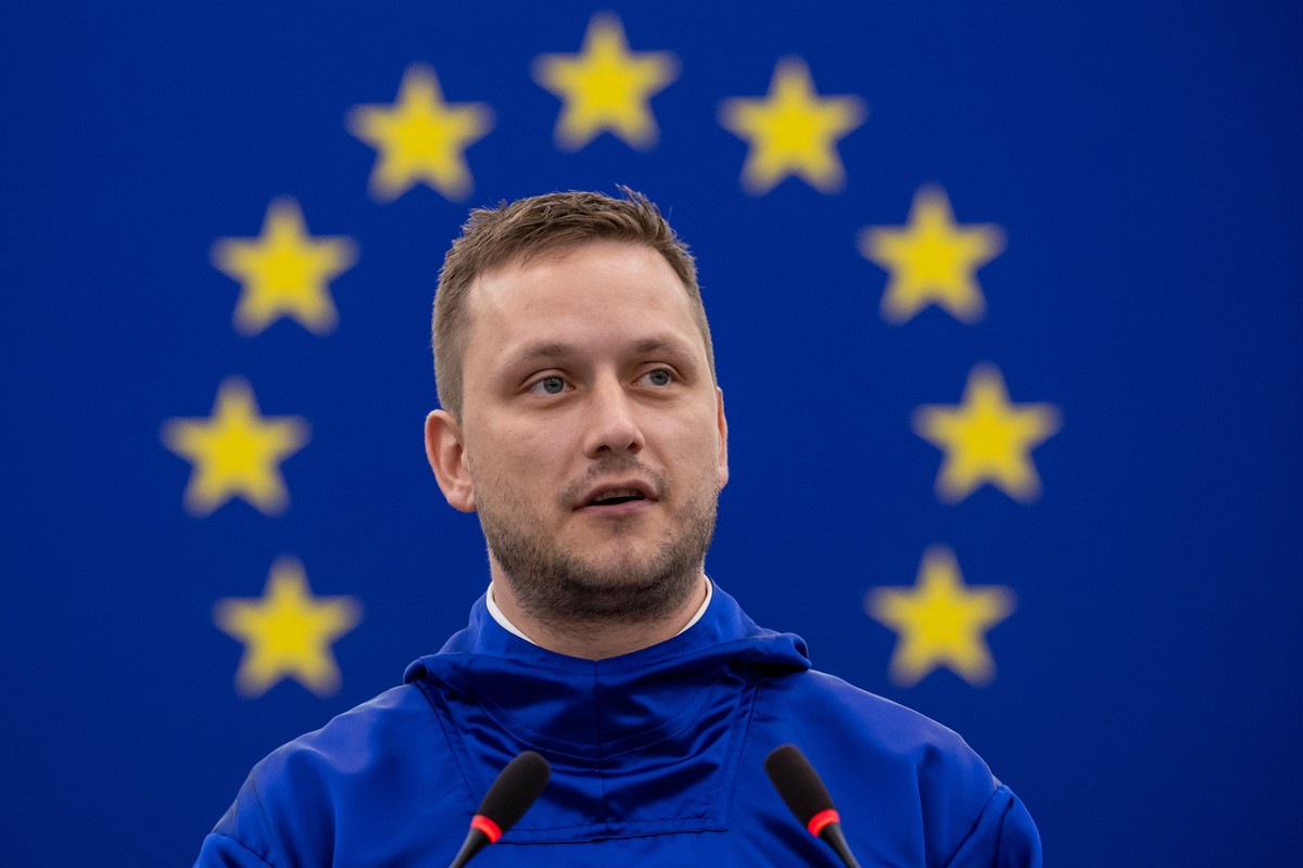 epaselect epa12439237 Prime Minister of Greenland Jens-Frederik Nielsen delivers a speech at the European Parliament in Strasbourg, France, 08 October 2025. The current plenary session runs from 06 Oc ...