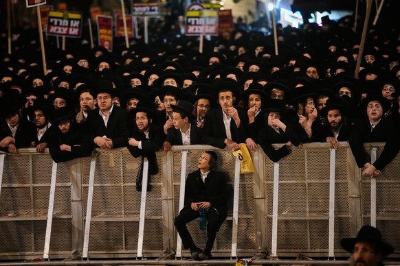 Ultra-Orthodox Jewish men protest against army recruitment in Jerusalem, Tuesday, Jan. 6, 2026. (AP Photo/Ohad Zwigenberg)
Israel Draft