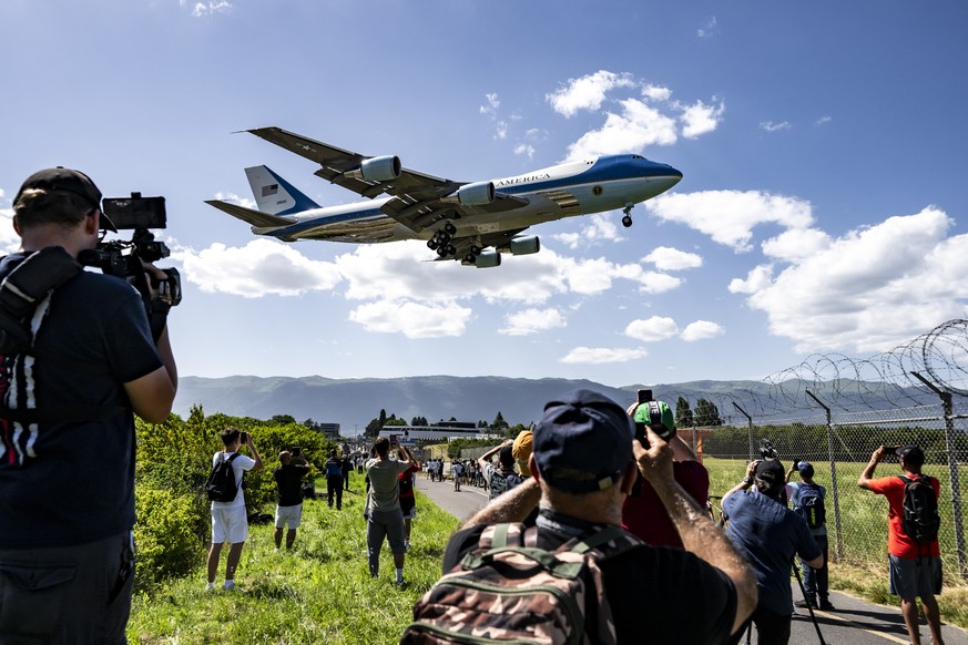 Air Force One carrying US President Donald Trump landing at Geneva Airport for the France Evian G7 summit, in Geneva, Switzerland, Monday, June 15, 2026. (KEYSTONE/Jean-Christophe Bott)