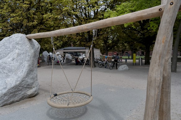 Der neu gestaltete Spielplatz der Oekolampad-Anlage in Basel, am Montag, 27. August 2018. (KEYSTONE/Georgios Kefalas)