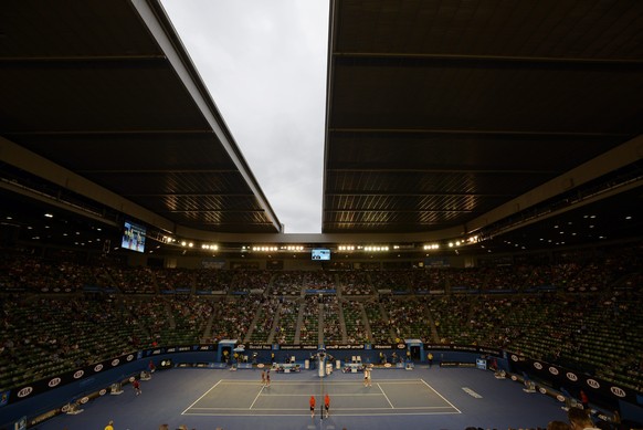 epa04038965 The roof of Rod Laver Arena is seen half open during the women&#039;s doubles final match of the Australian Open Grand Slam tennis tournament in Melbourne, Australia, 24 January 2014. The  ...