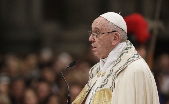 Pope Francis celebrates a new year&#039;s eve vespers Mass in St. Peter&#039;s Basilica at the Vatican, Sunday, Dec. 31, 2017. (AP Photo/Andrew Medichini)