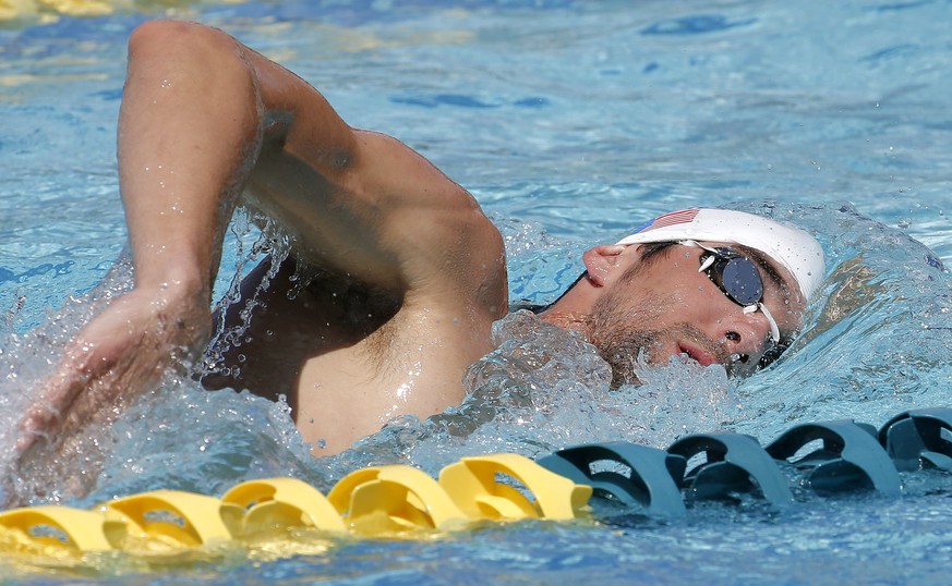 Michael Phelps warms up prior to a 50-meter freestyle preliminary heat at the Arena Grand Prix swim meet Friday, April 25, 2014, in Mesa, Ariz. It is Phelps&#039; second competitive event after a near ...