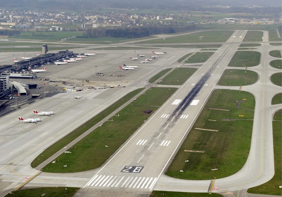 ZUR MELDUNG DES SIL (SACHPLAN INFRASTRUKTUR LUFTFAHRT), DASS BEIM FLUGHAFEN ZUERICH BEI NEBEL ODER BISE SUEDSTARTS MOEGLICH SEIN SOLLEN, UND VERLAENGERTE PISTEN IN BETRIEB GENOMMEN WERDEN SOLLEN, STEL ...