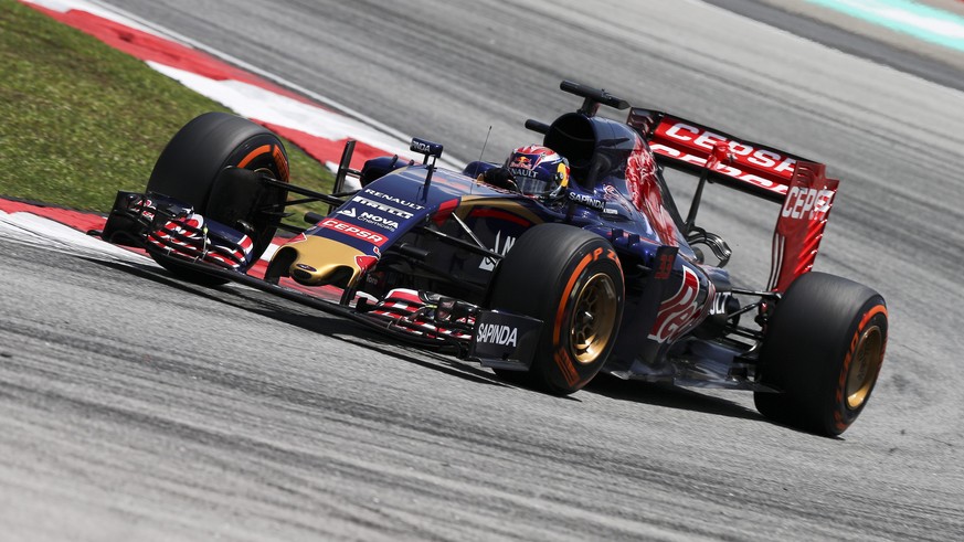 epa04681618 Dutch Formula One driver Max Verstappen of Scuderia Toro Rosso in action during the second practice session of the Malaysian Formula One Grand Prix in Sepang, Malaysia, 27 March 2015. The  ...