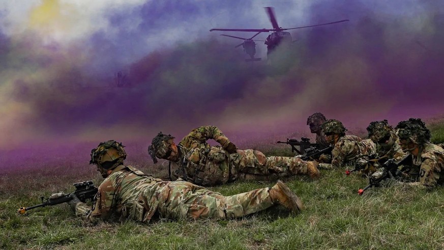 Rumänische Soldaten nehmen an einer Übung am Luftwaffenstützpunkt &quot;Mihail Kogălniceanu&quot; teil (Archivbild): Die Basis soll die Nato-Präsenz am Schwarzen Meer stärken. (Quelle: IMAGO/U.S. Army ...