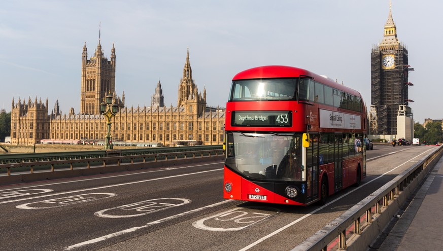 epa09451190 A bus travels across Westminster Bridge in front of Big Ben and the Houses of Parliament in London, Britain, 06 September 2021. Members of Parliament return to the House of Commons after t ...