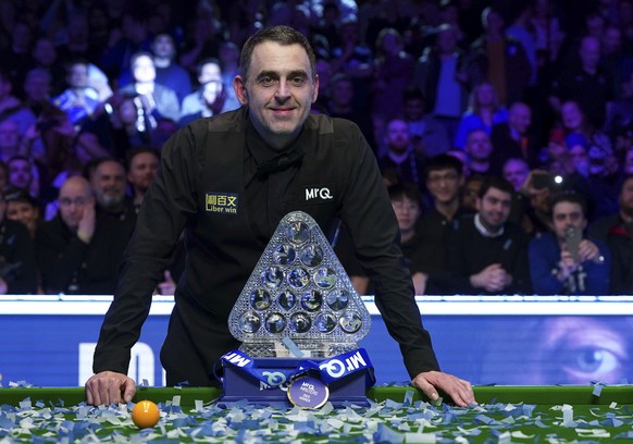 England&#039;s Ronnie O&#039;Sullivan poses with the Paul Hunter trophy after victory over England&#039;s Ali Carter, not pictured, in the Masters final during day eight of the Masters at Alexandra Pa ...