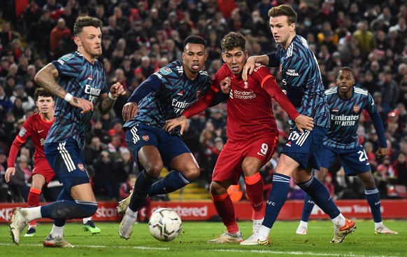 epaselect epa09683871 Liverpool player Roberto Firmino in action against (from left), Ben White, Gabriel and Rob Holding of Arsenal during the English Carabao Cup semi final, first leg soccer match be ...