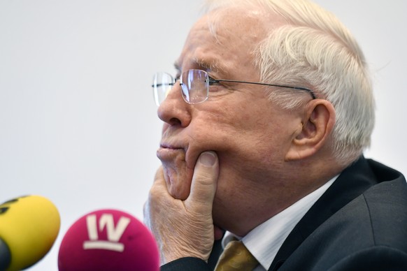 Alt - Bundesrat Christoph Blocher an einer Medienkonferenz in Zuerich am Dienstag. 16. April 2019. (KEYSTONE/Walter Bieri)