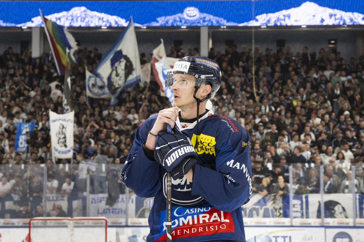 Dominik Kubalik (HCAP) disappointed at the end of the match, during the regular season of National League A (NLA) Swiss Championship 2024/25 between HC Ambri Piotta and SC Rapperswil-Jona Lakers at th ...