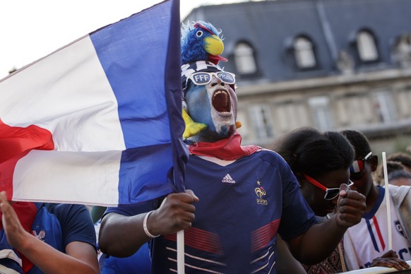 epa06878936 French fans at a public viewing in the Paris city hall square watch the FIFA 2018 World Cup semi final match between France and Belgium in Paris, France, 10 July 2018. EPA/CHRISTOPHE PETIT ...