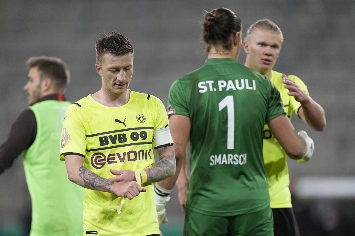 Dortmund's Marco Reus, left, leaves the pitch as teammate Erling Haaland, right, greets ST. Pauli's keeper Dennis Smarsch at the en of the German Soccer Cup round of 16 soccer match between  ...