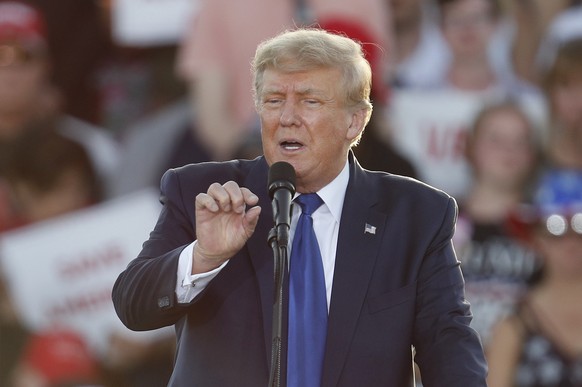 epa09905612 Former US President Donald Trump speaks during a Save America rally at the Delaware County Fairgrounds in Delaware, Ohio, USA, 23 April 2022. EPA/DAVID MAXWELL