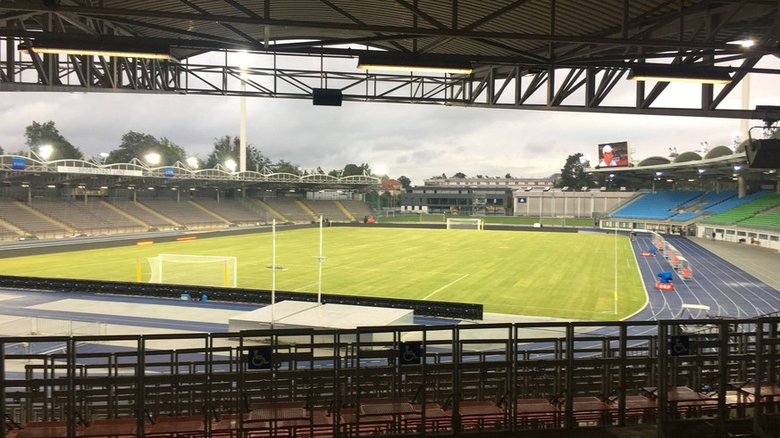 Das Stadion in Linz ist hinter einem Tor offen.