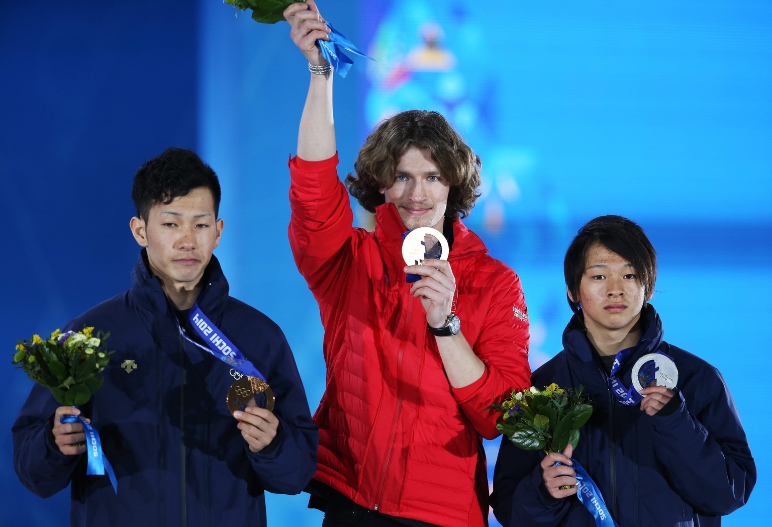 epa04072431 Gold medalist Iouri Podladtchikov (C) of Switzerland is flanked by silver medalist Ayumu Hirano (L) of Japan and bronze medalist Taku Hiraoka of Japan during the medal ceremony for Snowboa ...