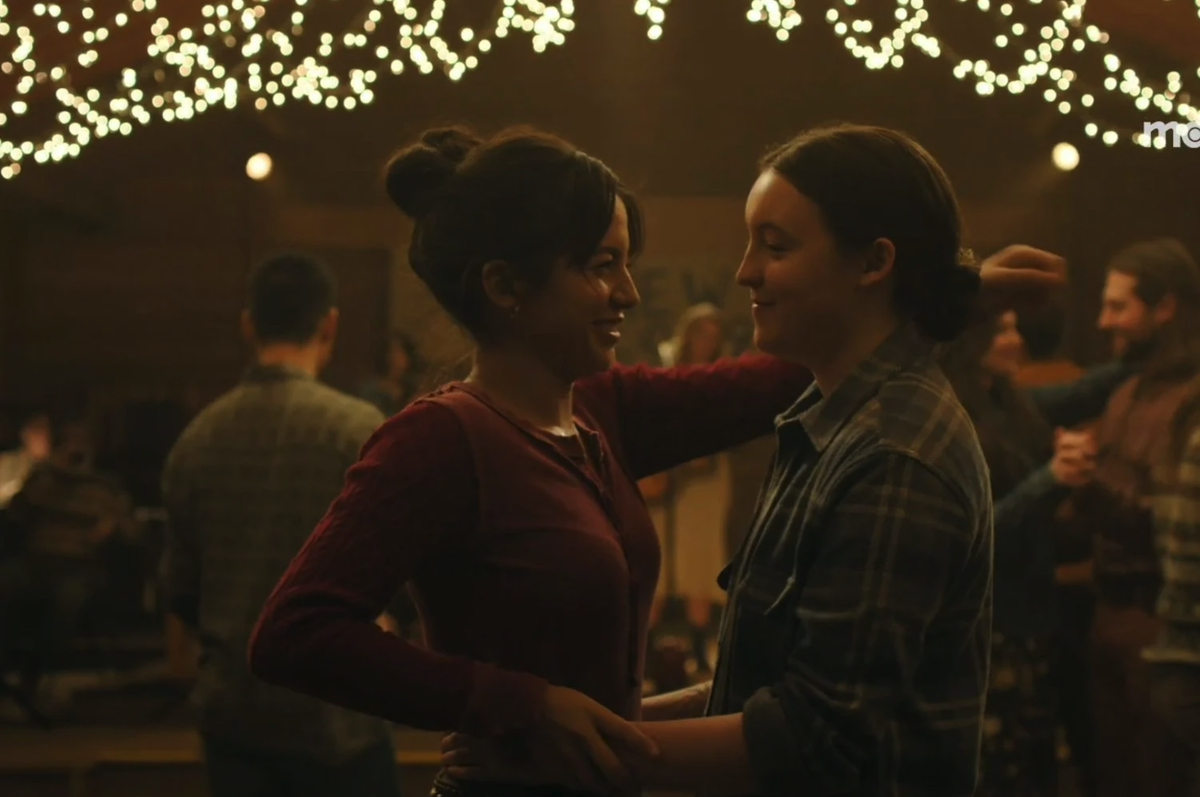 La romance entre Dina (Isabela Merced) et Ellie (Bella Ramsey) sera au centre de cette deuxième saison.