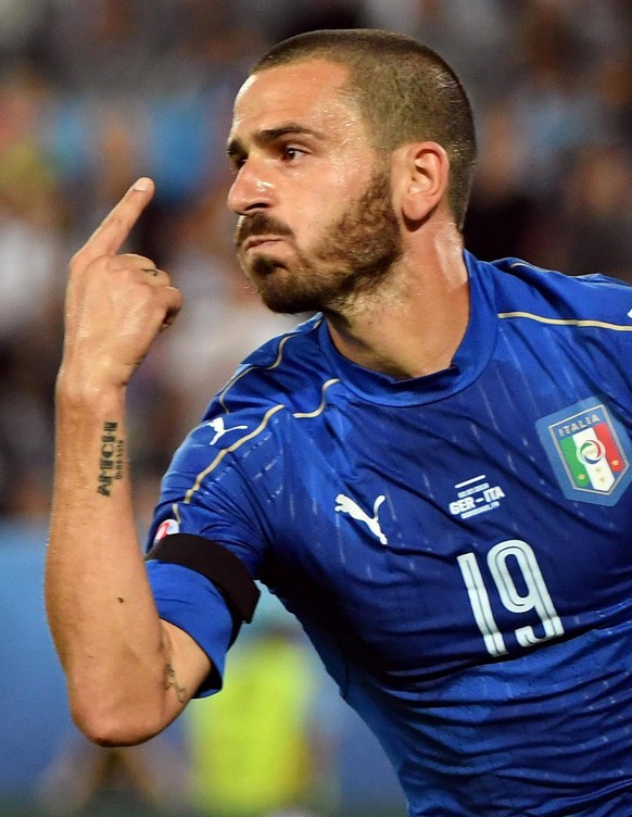 epa05404452 Italy&#039;s Leonardo Bonucci celebrates after scoring the equalizer from the penalty spot during the UEFA EURO 2016 quarter final match between Germany and Italy at Stade de Bordeaux in B ...