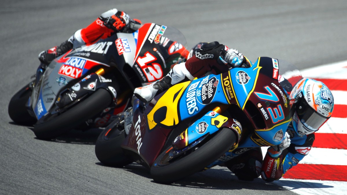 epa07651746 Spanish Moto2 rider of Estrella Galicia 0'0 Kalex Alex Marquez (R) in action ahead of Swiss rider of Dynavolt Intac GP Kalex team Thomas Luethi (L) during the Motorcycling Grand Prix  ...