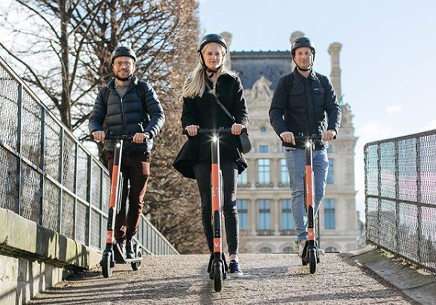 Geht es nach Voi, sollen die orangen Scooter schon bald durch neun Schweizer Städte rollen.