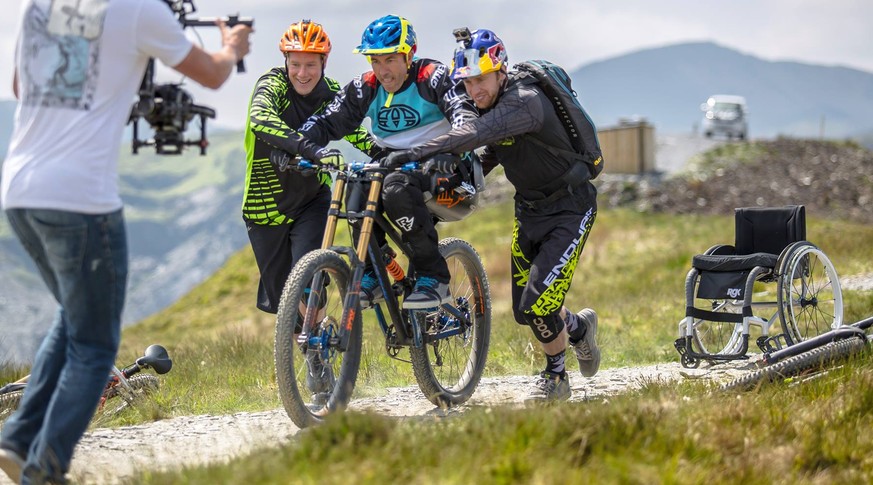 Weg mit dem Rollstuhl, zurück aufs Bike: Martyn Ashton.