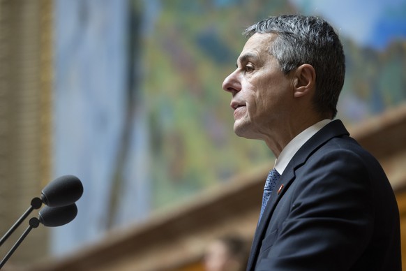 Bundespraesident Ignazio Cassis spricht waehrend der Fragestunde, waehrend der Fruehlingssession der Eidgenoessischen Raete, am Montag, 7. Maerz 2022, im Nationalrat in Bern. (KEYSTONE/Peter Klaunzer)