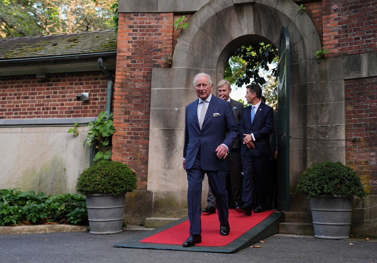 Britain's King Charles III departs the British Embassy, Monday, April 27, 2026, in Washington. (AP Photo/Julia Demaree Nikhinson, Pool)