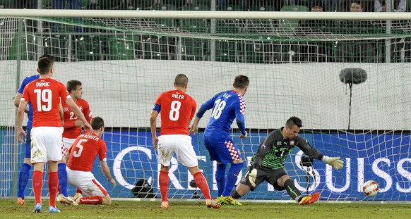 Croatia`s Ivica Olic, left, scores the fisrt goal for Croatia against Swiss goalkeeper Diego Benaglio, right, during a test soccer match between Switzerland and Croatia at the AFG Arena in St. Gallen, ...